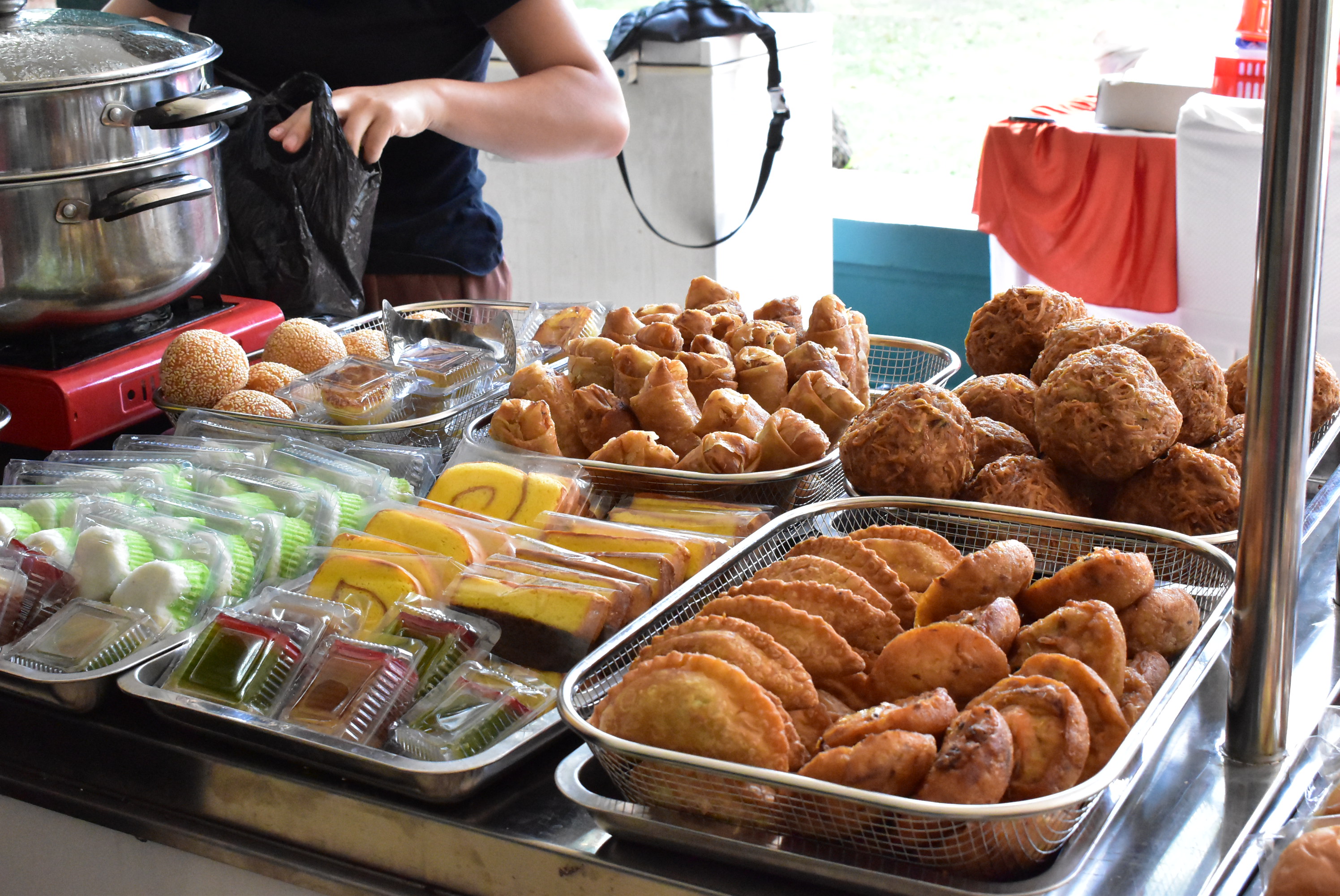 Jajanan pasar yang mengiurkan