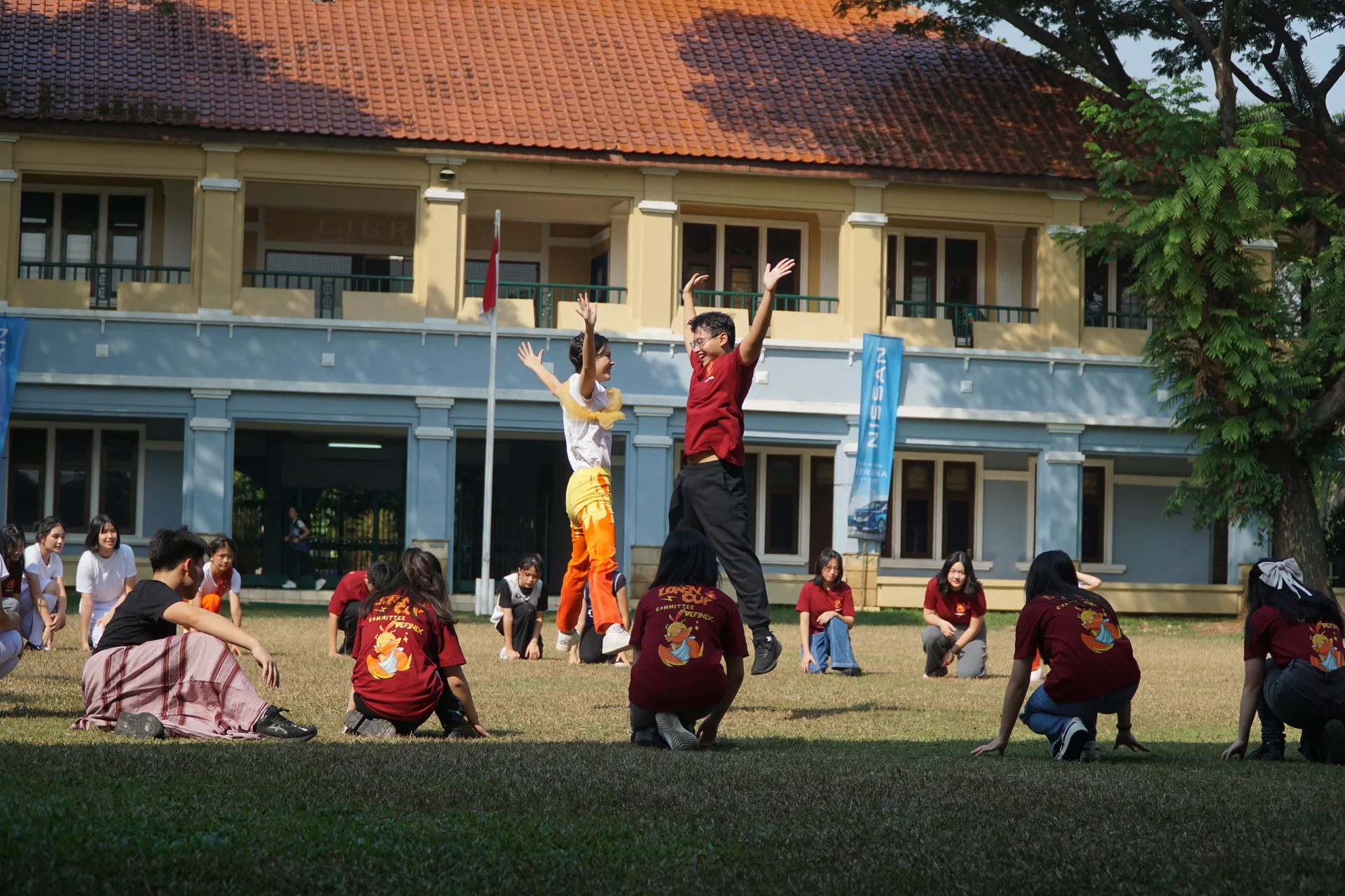 Persiapan Dekorasi Gerbang